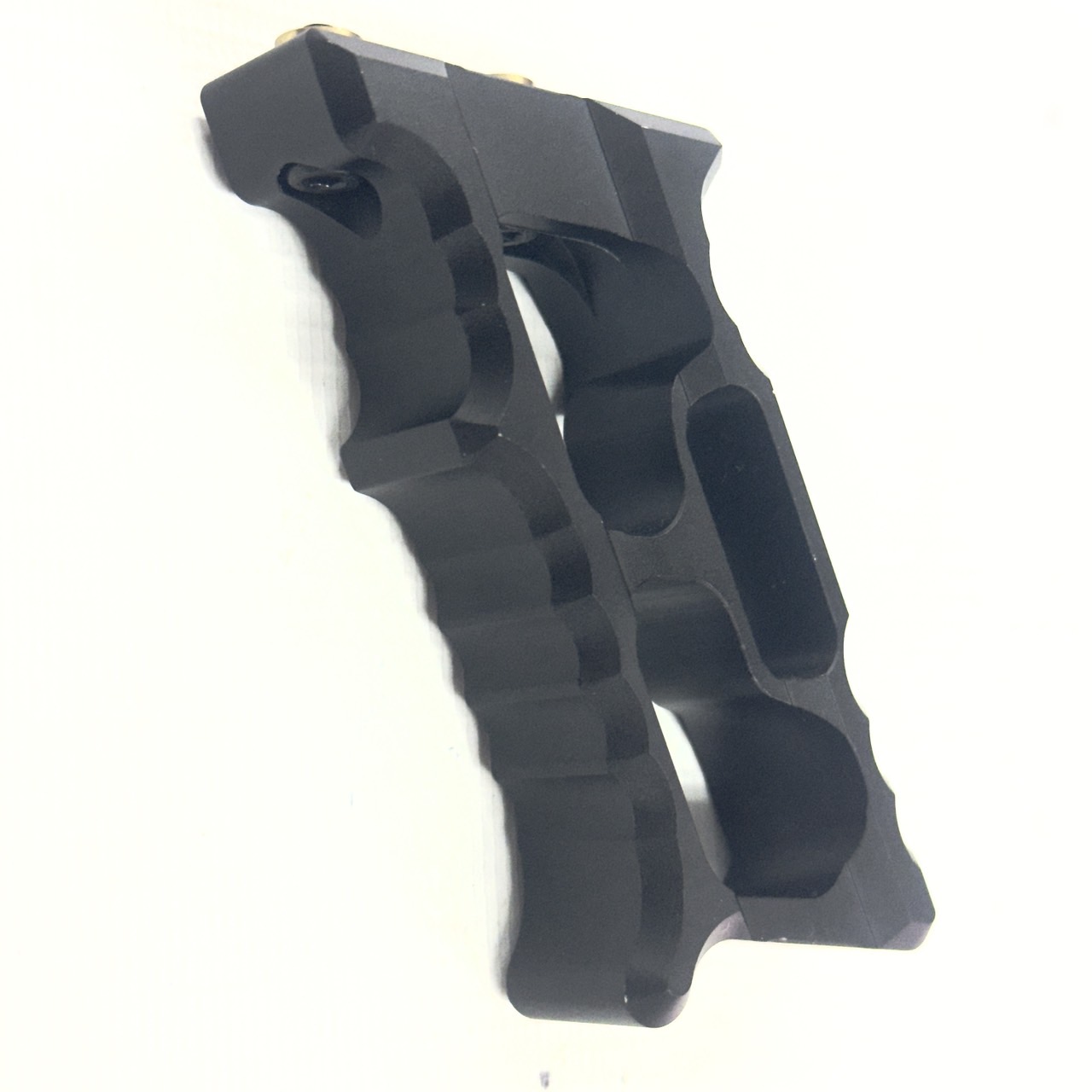 Tyrant Designsタイプ バーティカルグリップ KeyMOD