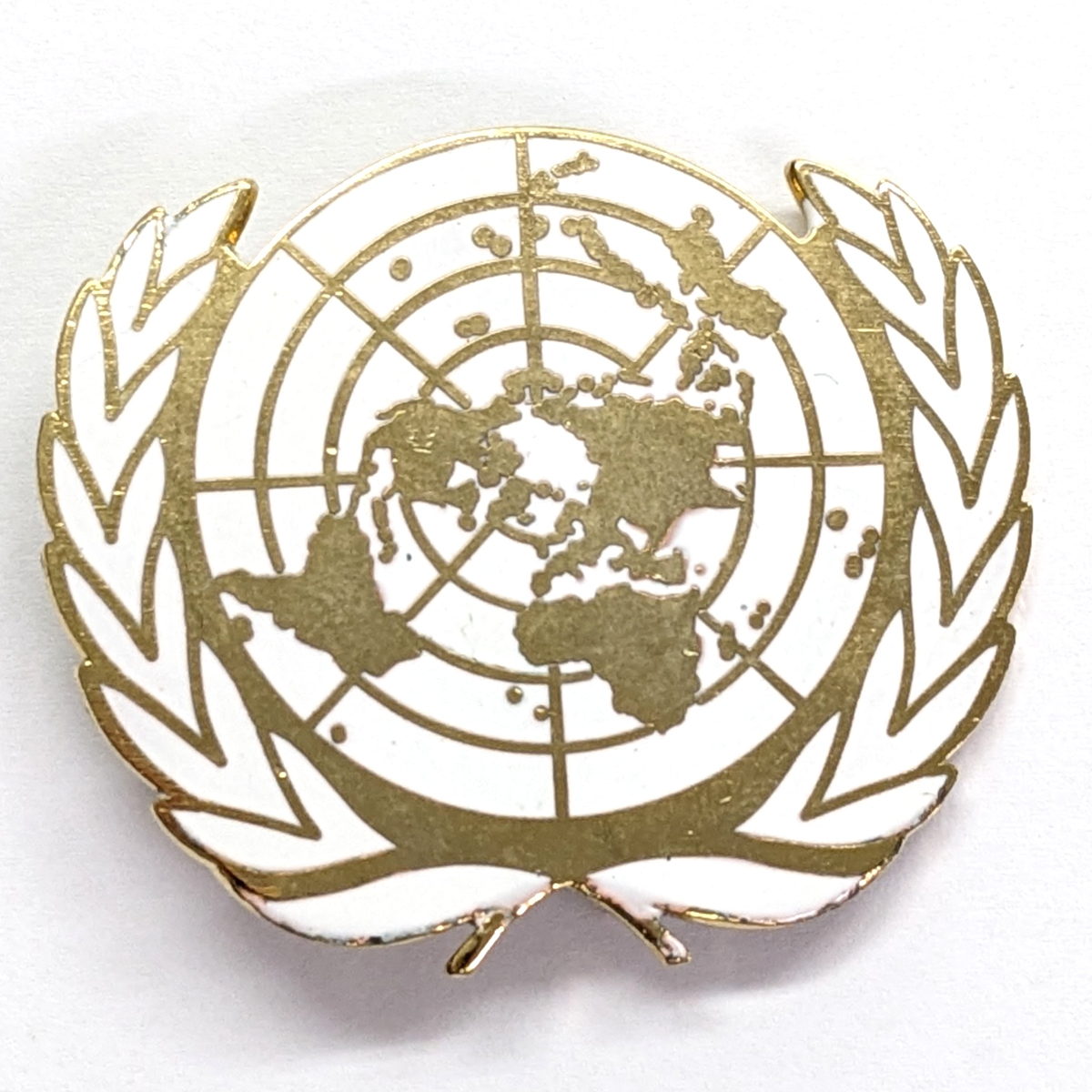 国連軍 ＵＮ ベレー帽章 バッジ 白/金