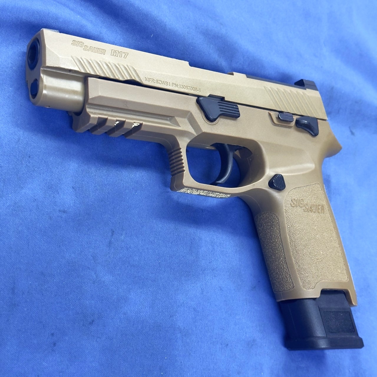 SIG Air/LayLax M17 P320 FDE CO2GBB